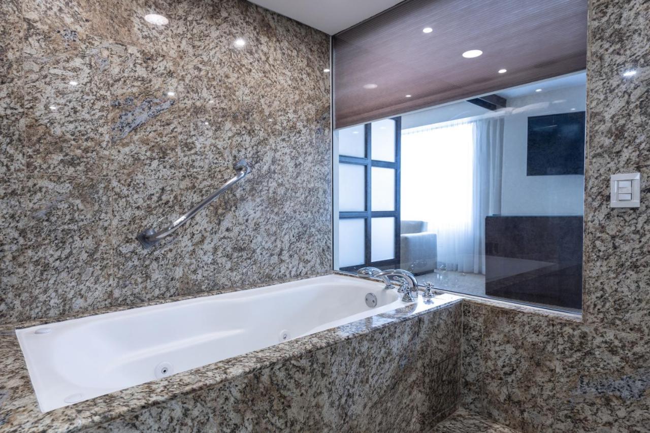 Eurobuilding Hotel & Suites Caracas Ngoại thất bức ảnh Granite bathroom