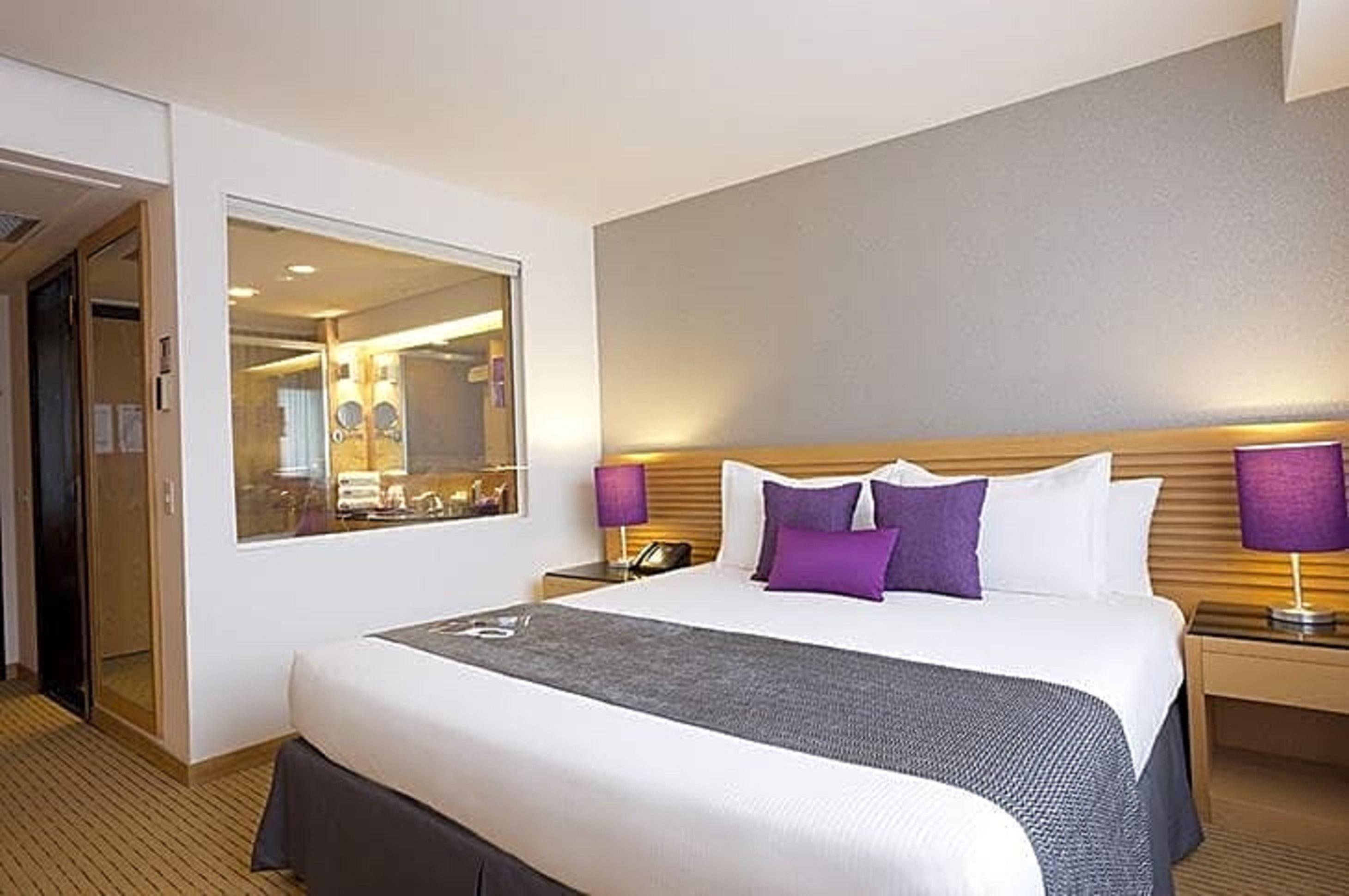 Eurobuilding Hotel & Suites Caracas Ngoại thất bức ảnh A Premier Deluxe room at the hotel
