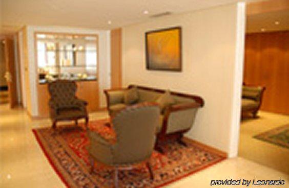 Eurobuilding Hotel & Suites Caracas Phòng bức ảnh A living room in a typical condominium