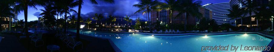 Eurobuilding Hotel & Suites Caracas Tiện nghi bức ảnh The pool at the Sheraton Resort at night