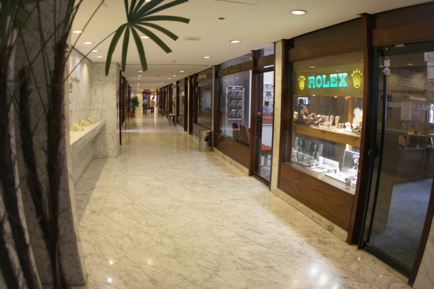 Eurobuilding Hotel & Suites Caracas Ngoại thất bức ảnh The interior of the shopping mall