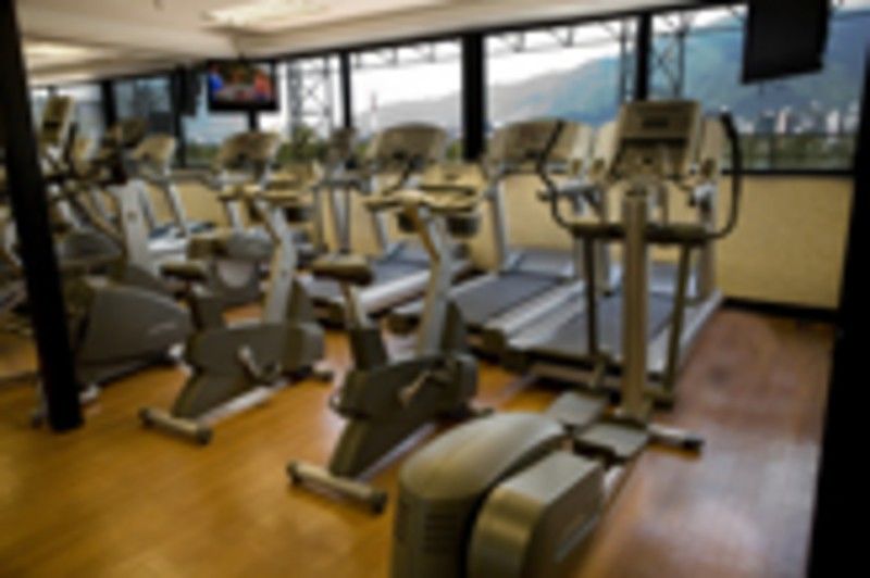 Eurobuilding Hotel & Suites Caracas Ngoại thất bức ảnh A gym at a hotel